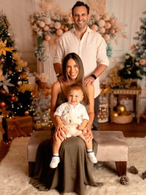 Vanesa Borghi Instagram - Esta familia les desea que tengan unas lindas fiestas y que recuerden la verdadera esencia de estas fechas …

Fotos @carolinatobarfotografia