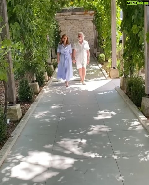 Vanessa Demouy - 13.7K Likes - merci juillet pour ces beaux souvenirs…des rires, des couchers de soleil, des célébrations précieuses, des amis, des manèges colorés, des échanges profonds qui font du bien au cœur, encore des rires, des bougies, des gâteaux, la famille, des visites surprises, de la couleur, des champs de fleurs, la vie … #juillet #photo #souvenir #happiness