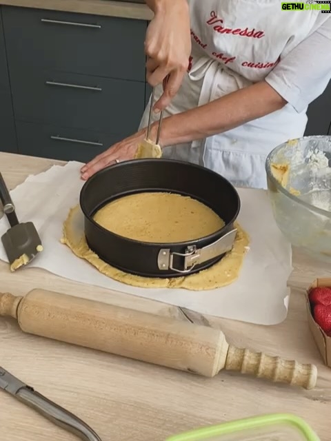 Vanessa Demouy - 15.5K Likes - et bien la voilà la jolie tarte aux fraises que j ai eu la chance de faire avec @valin_food … je l ai repatissée a la maison et … tout le monde a adoré !! une base façon sablé breton avec une touche de sel , une belle crème pâtissière très vanillée , de belles fraises fraîches et coupées en morceaux, quelques feuilles de menthe de la vanille en poudre et le zeste d un citron jaune … #patisserie #gateaumaison #tarteauxfraises #douceur #gourmandise.