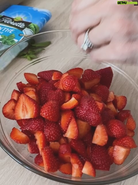 Vanessa Demouy - 15.5K Likes - et bien la voilà la jolie tarte aux fraises que j ai eu la chance de faire avec @valin_food … je l ai repatissée a la maison et … tout le monde a adoré !! une base façon sablé breton avec une touche de sel , une belle crème pâtissière très vanillée , de belles fraises fraîches et coupées en morceaux, quelques feuilles de menthe de la vanille en poudre et le zeste d un citron jaune … #patisserie #gateaumaison #tarteauxfraises #douceur #gourmandise.