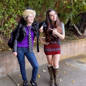 Vanessa Marano Instagram - She writes…and picks our Halloween costumes. Truly, the things I’ll only do for my sister - HAPPY BIRTHDAY @vanessamarano !!!!