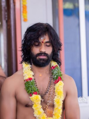 Vasanthi Krishnan Instagram - Happy birthday to love of my life ❤️, you pamper me like my mother, you guide and protect me like my father, you are my best friend where I can do all nonsense. My handsome husband you are my everything. Glad we performed padi Pooja rituals at home today on the occasion of your birthday lord Ayyappa blessings to you and our family ✨🙏🏻
.
.
.
.

Photography @candid_shoooter_ 📸

#instagram #inspirational #devotional #vibe #instamood