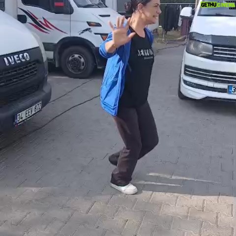 Veda Yurtsever - 8.1K Likes - Ortaya karışık...