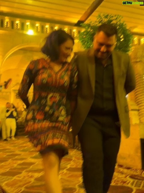 Veda Yurtsever - 5.9K Likes - Urfa'da ilk sıra geceme götürüp çok eğlenmemi sağlayan @beratkkarahan , @birsuyilmaz , Banu Karahan çok teşekkür ederiiiimmm😻 Son videolara yetişirseniz eğlenmeme de tanık olursunuz;)) #sıragecesi #urfa
