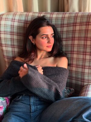 Vedika Pinto Instagram - 🧣🪾🏔️ ☀️