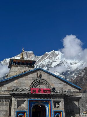 Vedika Pinto Instagram - Ended the year that was, in magical Kedarnath with my chaddi friend. So much to be grateful for and so much to look forward to. #happyalmostbdaytome