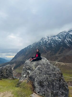 Vedika Pinto Instagram - Ended the year that was, in magical Kedarnath with my chaddi friend. So much to be grateful for and so much to look forward to. #happyalmostbdaytome