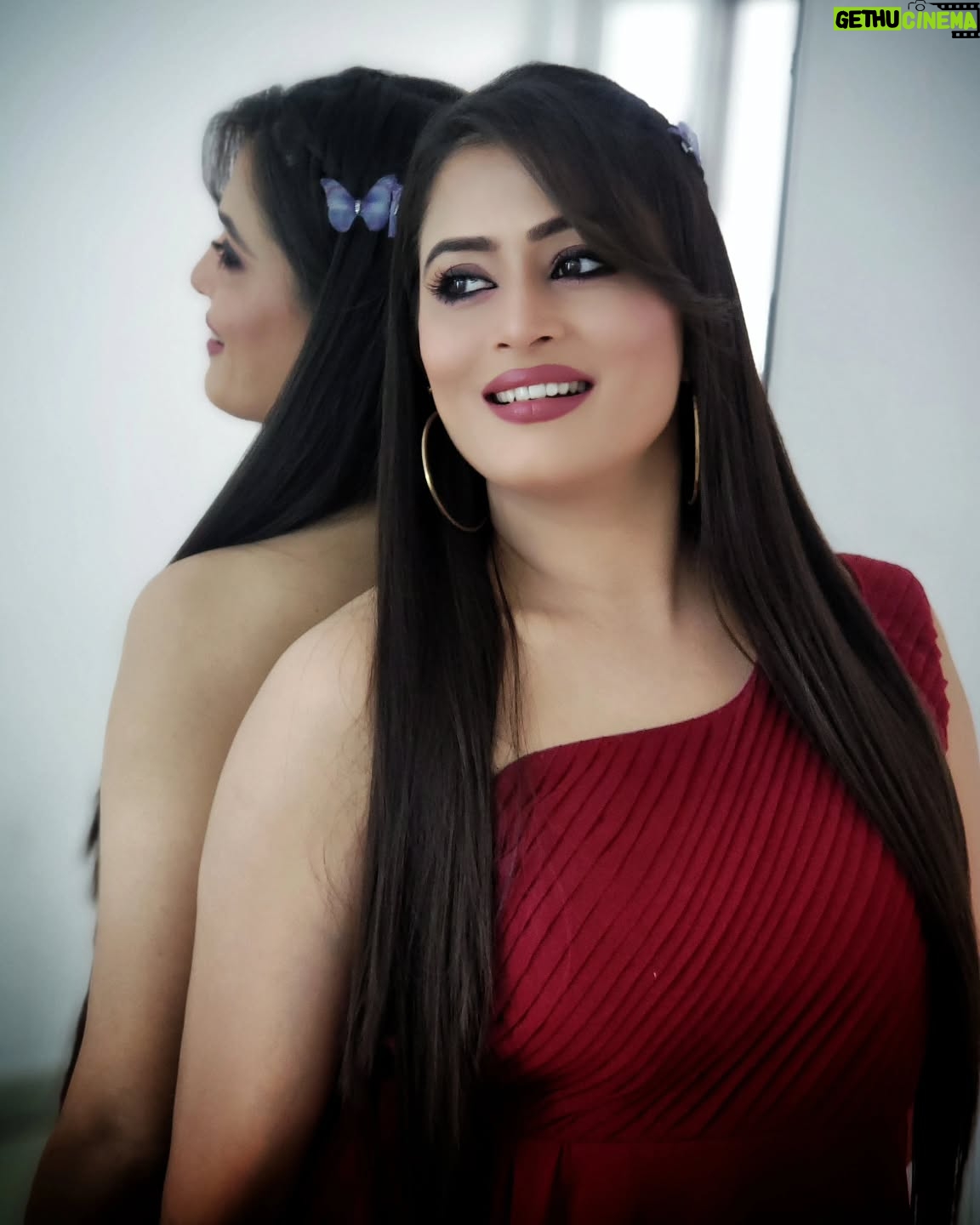 Veena Ponnappa - 2.1K Likes - 💕🫶
@veena_ponnappa_vnaa ⭐

#kannadaactress #workmode #instagram #InstaBeauty #eleganceinblack #confidentvibes #ootd #photoshoot #boldandbeautiful #styleinnature #powerfulvibes #portraitperfection #blacklover #frock #elegancepersonified #frocklove #beyourownkindofbeautiful#kannadaactresses😲😲 #teluguactress