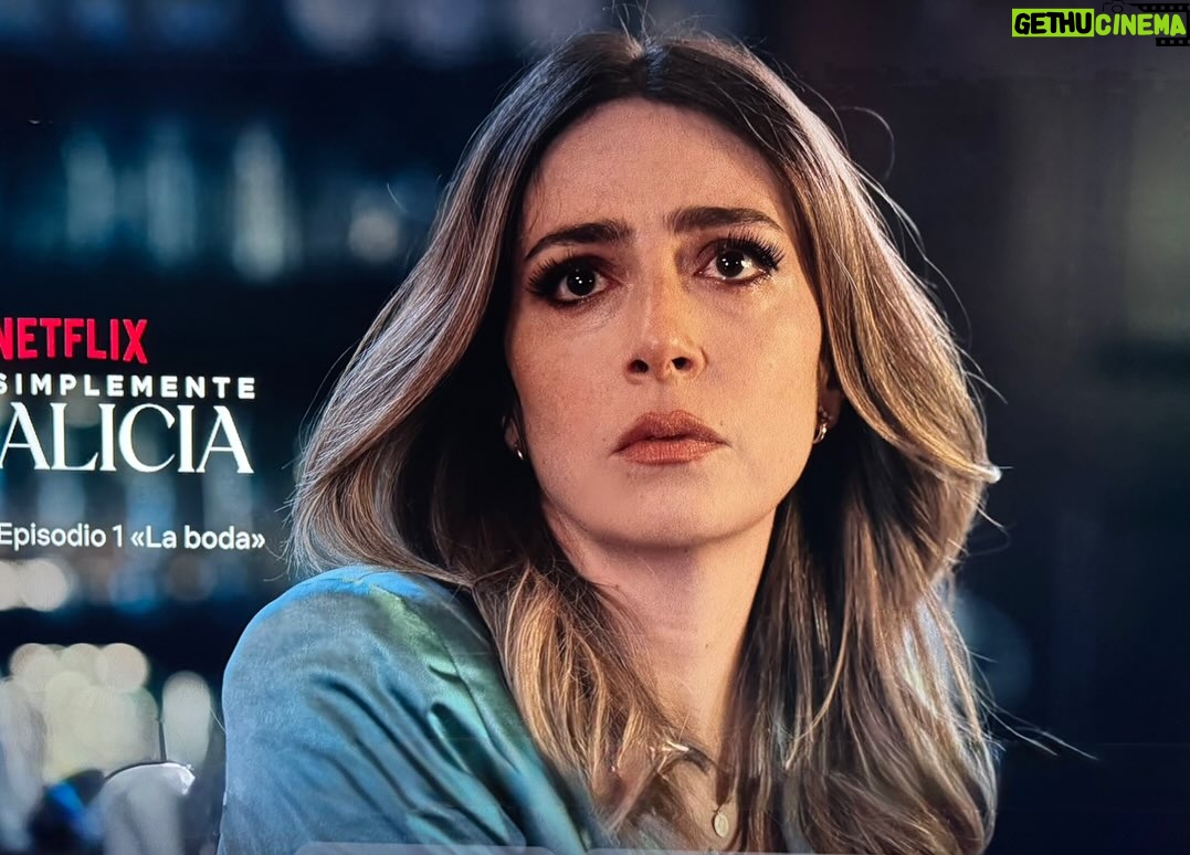 Verónica Orozco - 9.7K Likes - Saber que se han emocionado, reído, llorado y se dejaron tocar por esta historia, es el mejor regalo que puedo recibir como actriz. 
Gracias por todos los mensajes que me han enviado.Gracias, por acompañarme en este viaje inolvidable!
“Simplemente Alicia” ♥️ @netflixcolombia @netflix