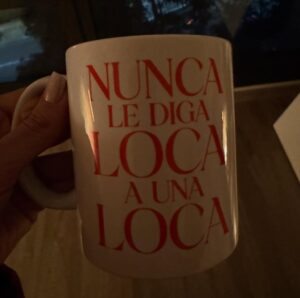 Verónica Orozco Instagram - El multiverso de Alicia♥️ #simplementealicia con un equipo soñado! Ya la están viendo? Leo sus opiniones! Cuenten chismes!
@netflixcolombia @netflix