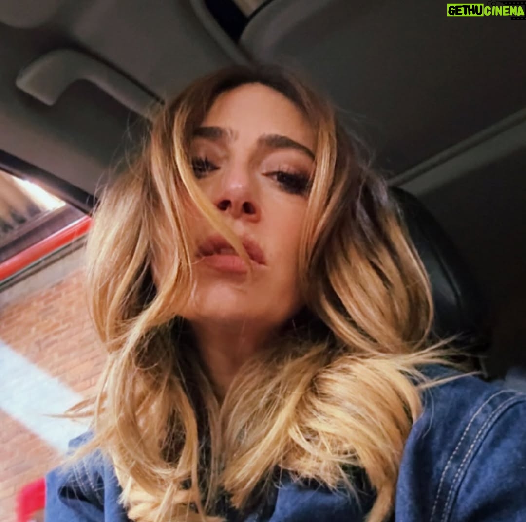 Verónica Orozco - 24.4K Likes - El multiverso de Alicia♥️ #simplementealicia con un equipo soñado! Ya la están viendo? Leo sus opiniones! Cuenten chismes! 
@netflixcolombia @netflix