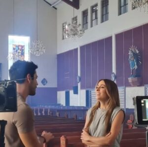 Verónica Orozco Instagram - El multiverso de Alicia♥️ #simplementealicia con un equipo soñado! Ya la están viendo? Leo sus opiniones! Cuenten chismes!
@netflixcolombia @netflix