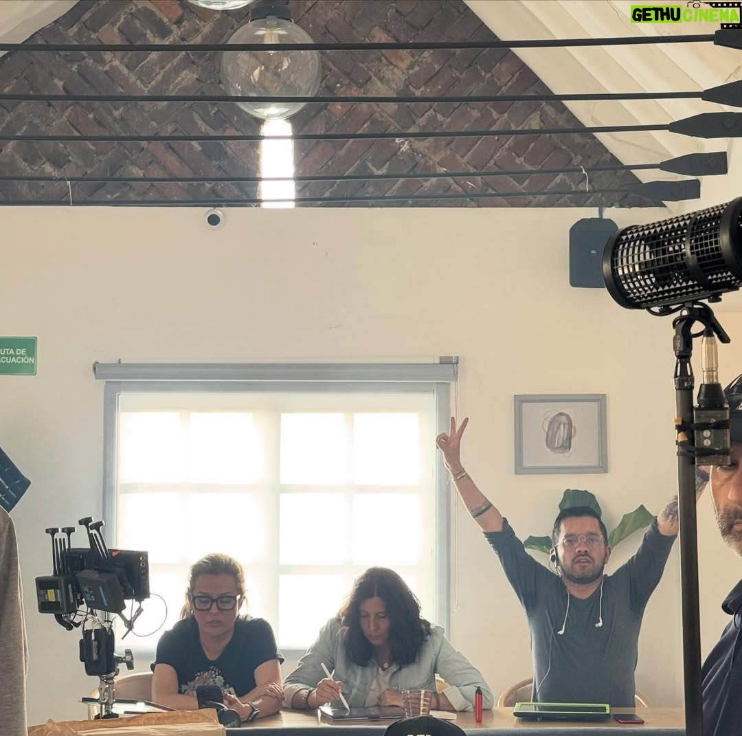 Verónica Orozco - 24.4K Likes - El multiverso de Alicia♥️ #simplementealicia con un equipo soñado! Ya la están viendo? Leo sus opiniones! Cuenten chismes! 
@netflixcolombia @netflix