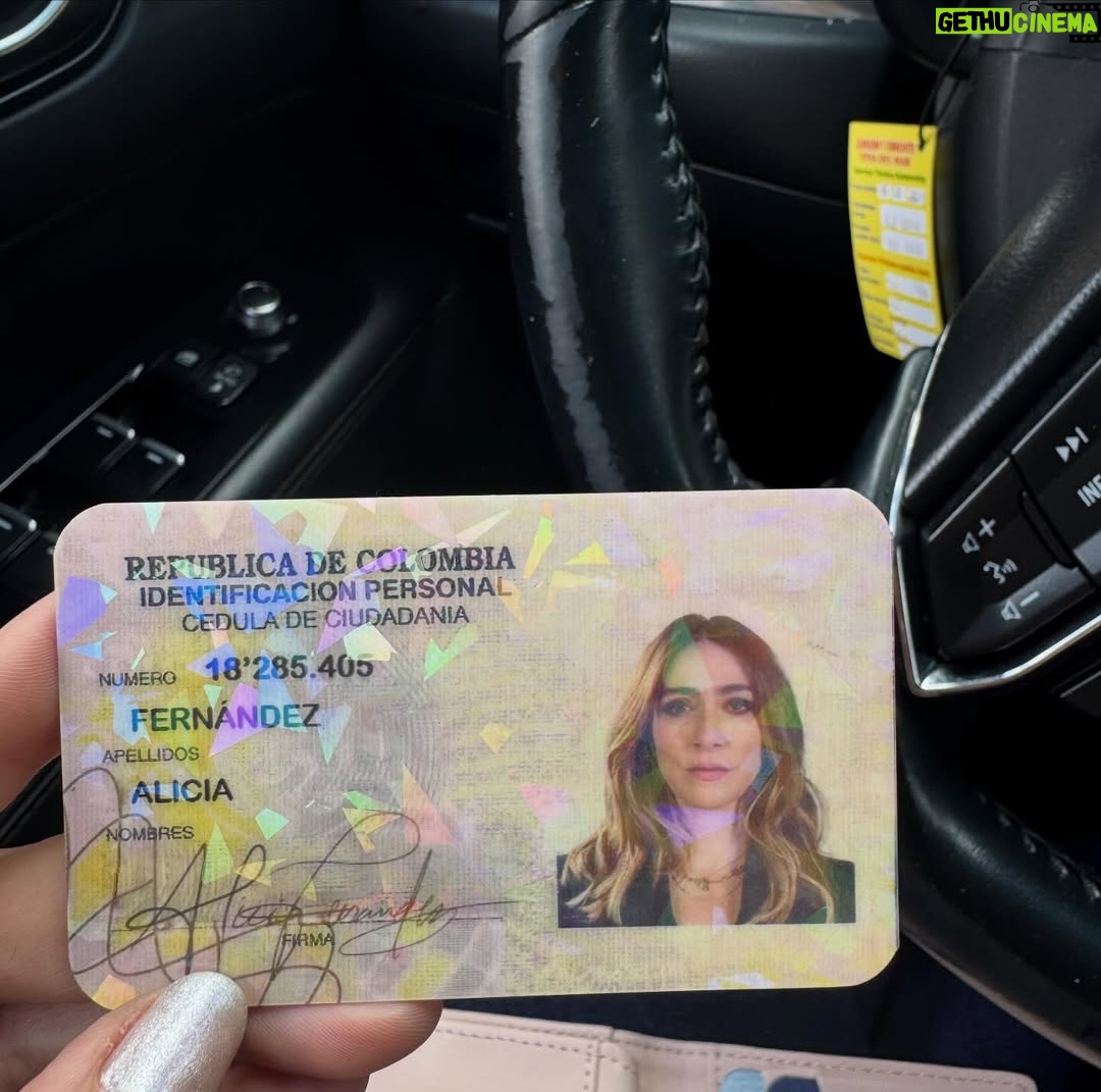 Verónica Orozco - 24.4K Likes - El multiverso de Alicia♥️ #simplementealicia con un equipo soñado! Ya la están viendo? Leo sus opiniones! Cuenten chismes! 
@netflixcolombia @netflix