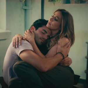 Verónica Orozco Instagram - “Alicia ama. A su manera. Rompiendo reglas…”
#SimplementeAlicia – Disponible HOY!!! 5 noviembre.
🔥
Con este par de compañerazos que adoro! @michel123brown @sebastiancarva 🎬