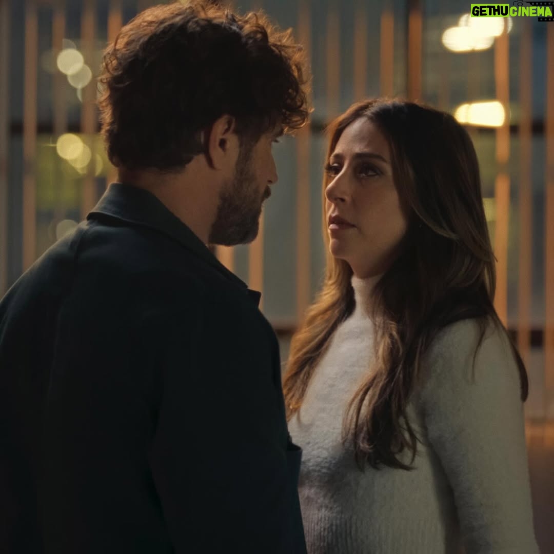 Verónica Orozco - 6.4K Likes - “Alicia ama. A su manera. Rompiendo reglas…”

#SimplementeAlicia – Disponible HOY!!! 5 noviembre.

🔥

Con este par de compañerazos que adoro! @michel123brown @sebastiancarva 🎬