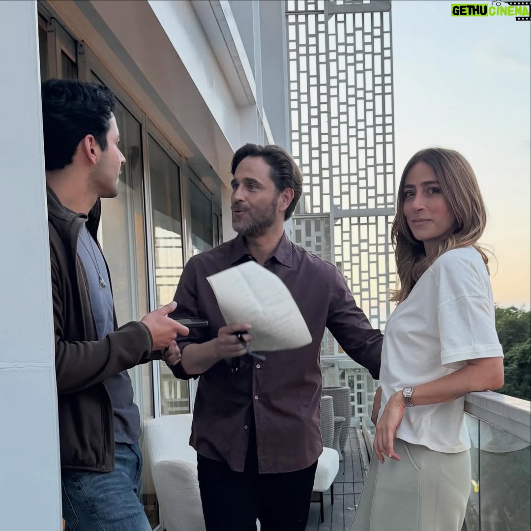 Verónica Orozco - 6.4K Likes - “Alicia ama. A su manera. Rompiendo reglas…”

#SimplementeAlicia – Disponible HOY!!! 5 noviembre.

🔥

Con este par de compañerazos que adoro! @michel123brown @sebastiancarva 🎬