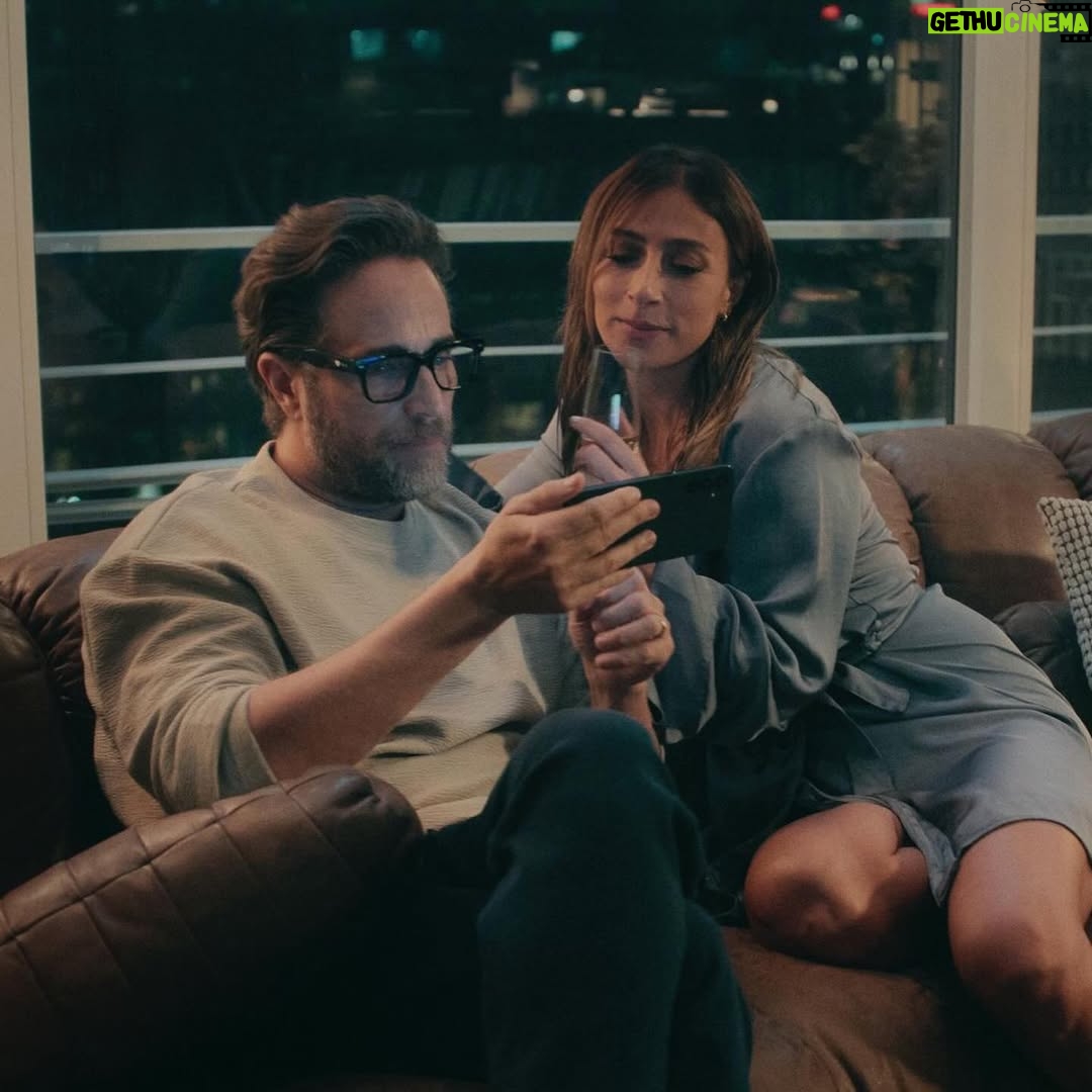 Verónica Orozco - 6.4K Likes - “Alicia ama. A su manera. Rompiendo reglas…”

#SimplementeAlicia – Disponible HOY!!! 5 noviembre.

🔥

Con este par de compañerazos que adoro! @michel123brown @sebastiancarva 🎬