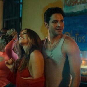 Verónica Orozco Instagram - “Alicia ama. A su manera. Rompiendo reglas…”
#SimplementeAlicia – Disponible HOY!!! 5 noviembre.
🔥
Con este par de compañerazos que adoro! @michel123brown @sebastiancarva 🎬