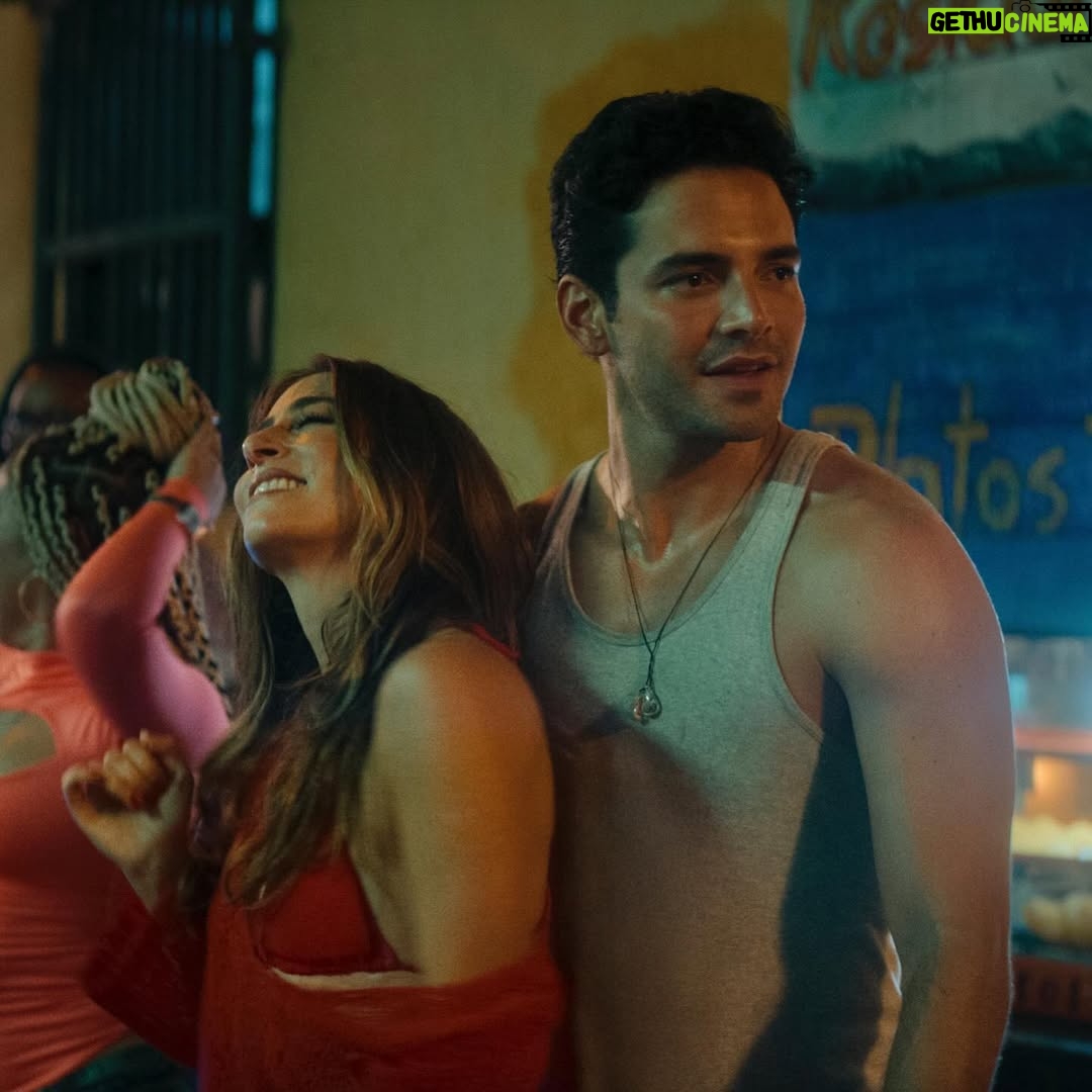 Verónica Orozco - 6.4K Likes - “Alicia ama. A su manera. Rompiendo reglas…”

#SimplementeAlicia – Disponible HOY!!! 5 noviembre.

🔥

Con este par de compañerazos que adoro! @michel123brown @sebastiancarva 🎬