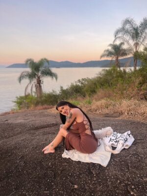 Victoria Macan Instagram - Saudade de mim 🤎