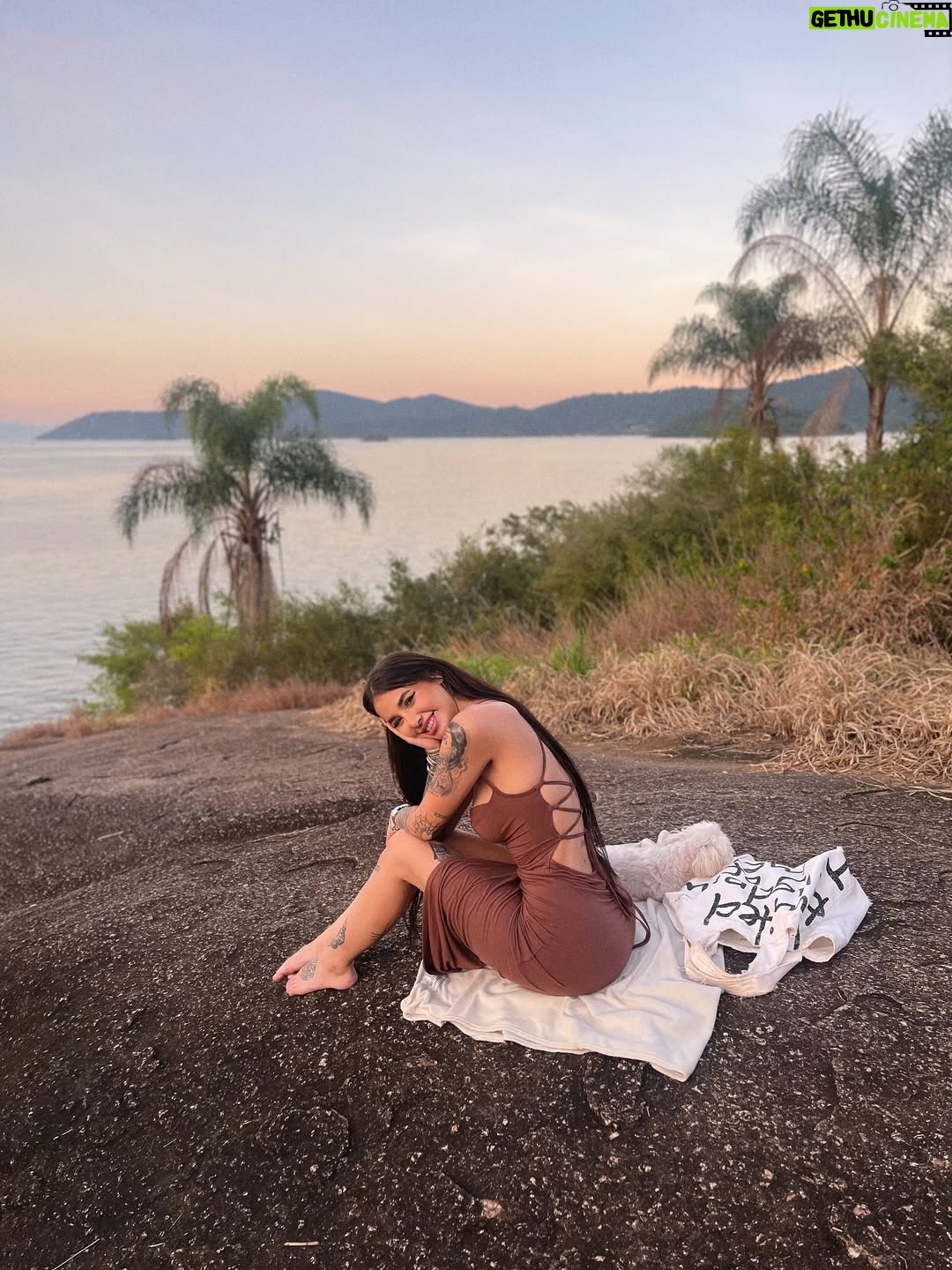 Victoria Macan - 5.9K Likes - Saudade de mim 🤎