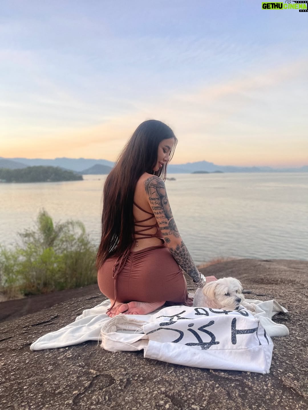 Victoria Macan - 5.9K Likes - Saudade de mim 🤎
