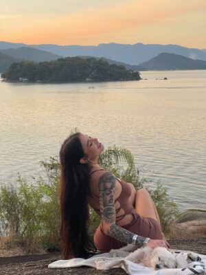Victoria Macan Instagram - Saudade de mim 🤎
