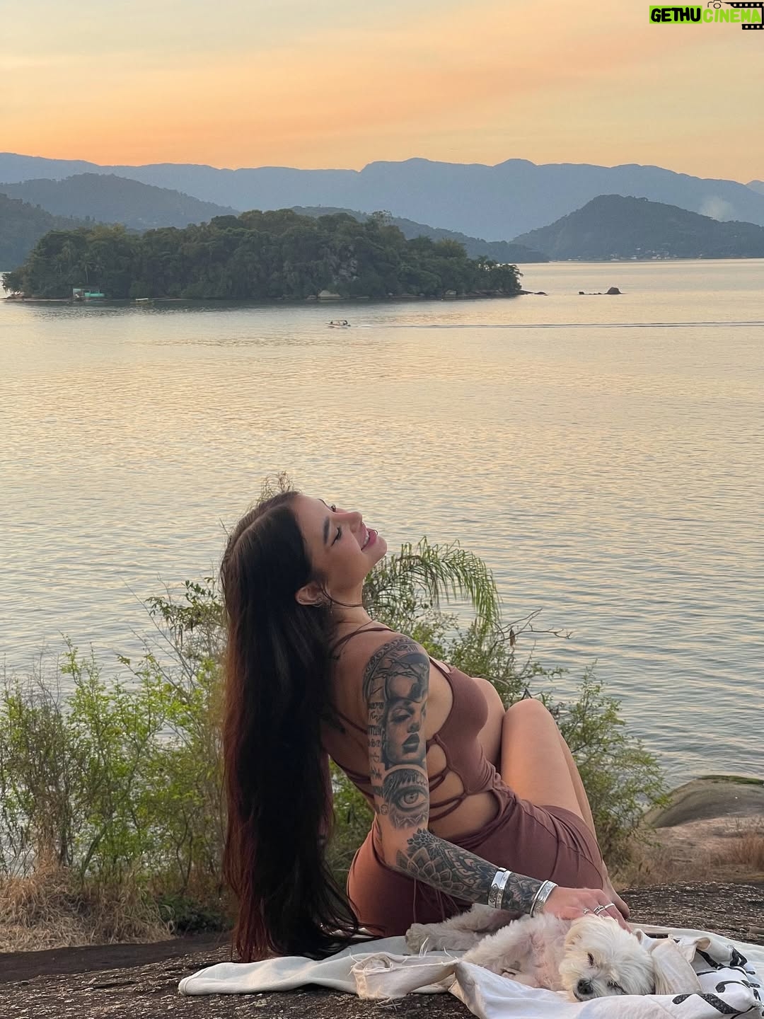Victoria Macan - 5.9K Likes - Saudade de mim 🤎