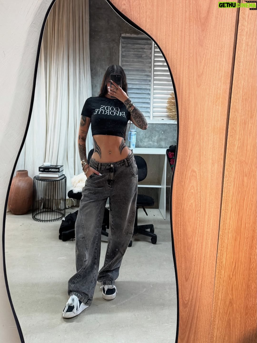 Victoria Macan - 5.4K Likes - dump aleatório com um pouquinho de tudo que eu amo 🩷🌈✨
cês preferem o queeeeee??