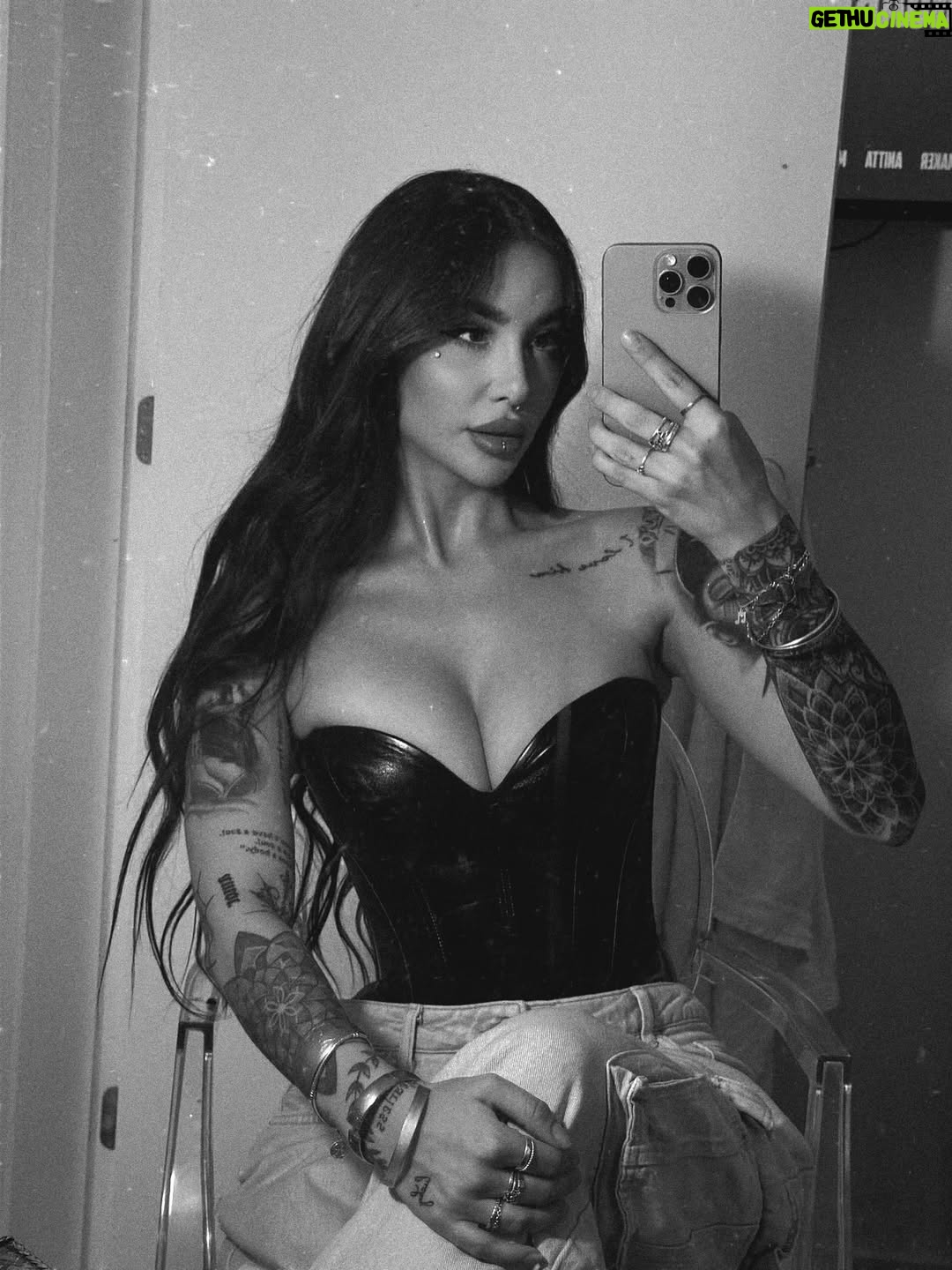 Victoria Macan - 5.4K Likes - dump aleatório com um pouquinho de tudo que eu amo 🩷🌈✨
cês preferem o queeeeee??