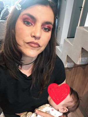 Victoria Maurette Instagram - 23 años después ❤️ el reencuentro 

🤯Que locura 

Gracias x la ropa, el estilismo y el makeup @harveywillys @ichuamendolara  @arizappa.arte