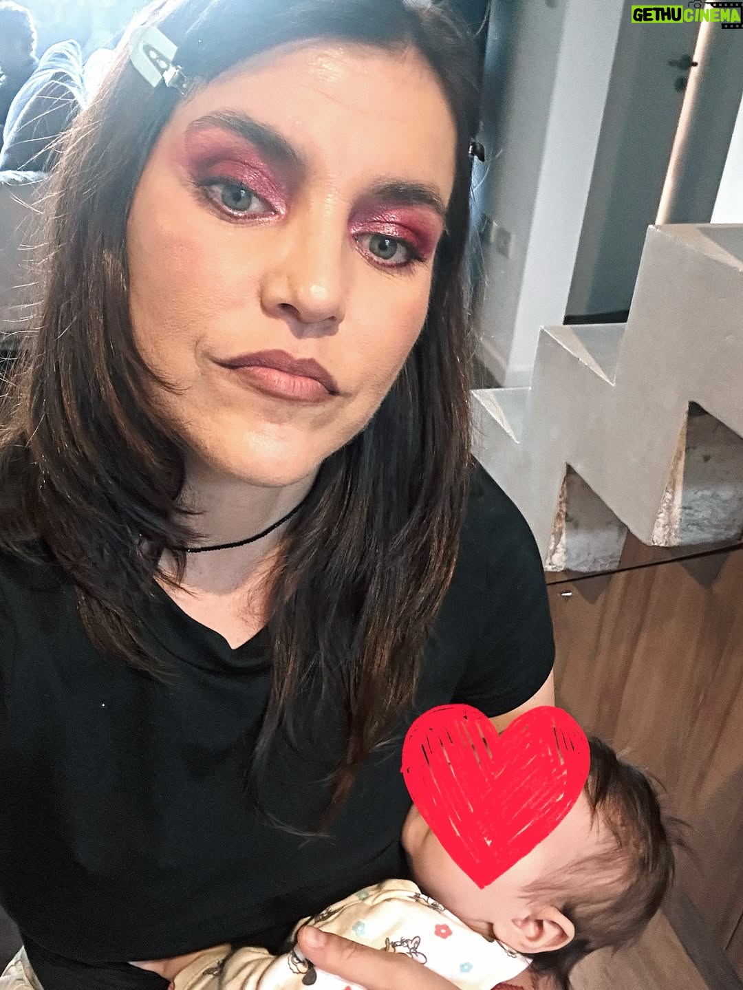 Victoria Maurette - 31.5K Likes - 23 años después ❤️ el reencuentro 

🤯Que locura 

Gracias x la ropa, el estilismo y el makeup @harveywillys @ichuamendolara  @arizappa.arte