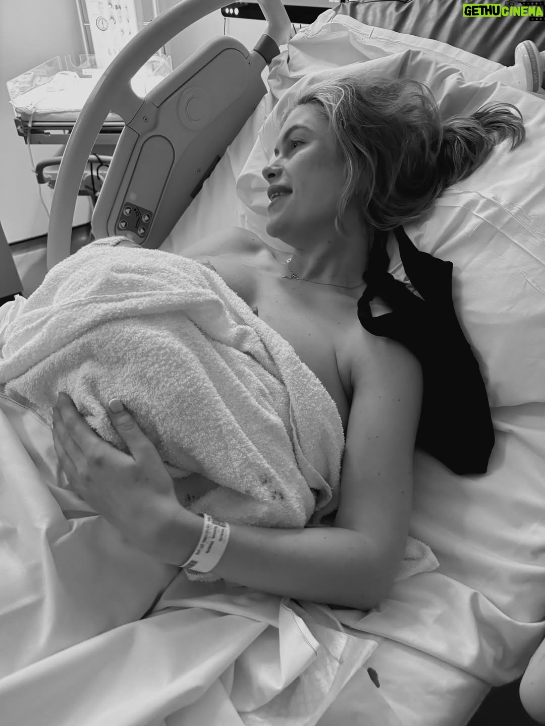Victoria Spence - 17.5K Likes - Not even a lifetime of dreaming could prepare me for how precious meeting you would feel 😭

17.12.25🤍