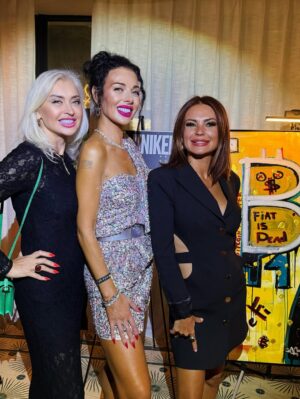 Victoria Unikel Instagram - Art Beyond Canvas. Exhibition as part of Art Basel Miami Thank you, talented artist @victoriaunikel for inviting #art ❤️ #artbaselmiami #paint #event #miami