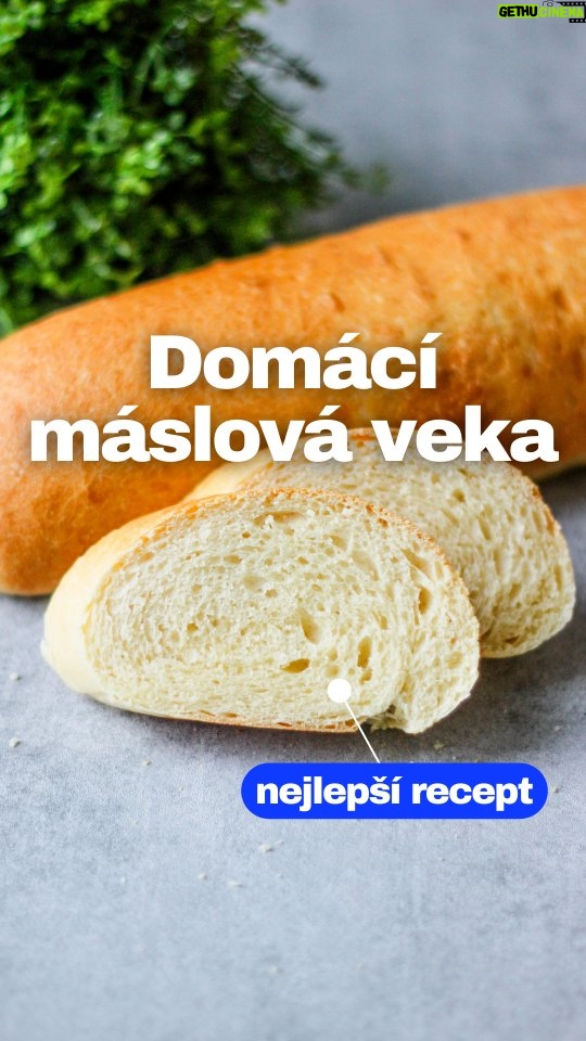 Viktorie Hrazdílková - 3.6K Likes - Kupuješ nebo pečeš veku? 😋🎄 

Celodenní redukční jídelníčky s tímto receptem najdeš ve VIP členství, kde najdeš i všechny mé cvičební videolekce a to vše jen za 199Kč ➡️ 𝗳𝗶𝘁𝘃𝗶𝗸𝗶.𝗰𝘇 ❤️ 

DOMÁCÍ VEKA 👌👩‍🍳👨‍🍳 

🥖 350ml mléka
🥖 50g másla
🥖 600g hladké mouky
🥖 1 ČL cukru
🥖 1 sáček sušeného droždí
🥖 1 vejce
🥖 1 ČL soli 

Postup: Smíchej mouku, sůl, cukr, sušené droždí a následně přidej vejce a v mikrovlnce ohřáté mléko s máslem (cca 33°C). Nejlépe v robotu vypracuj těsto (cca 10min hnětení), které následně nechej 1h kynout na teplém místě. Vykynuté těsto rozděl na 2 části, rozválej a každou část zamotej do veky (viz video). Postříkej lehce vodou a nechej znova kynout do zdvojnásobení objemu (30 až 45 min). Vykynuté veky dej péct do horkovzdušné fritézy TwinFry na program BAKE 20 min při 180°C👩‍🍳👨‍🍳👌. 

Pokud sháníš kvalitní horkovzdušnou fritézu, doporučuju napsat Ježíškovi o horkovzdušku TwinFry z eshopu @cosori_cz_sk kde díky mé spolupráci můžeš využít i slevový kód: VIKI a budeš ji mít i levnější 🤗👩‍🍳👨‍🍳❤️ 

Baví tě mé recepty?👩‍🍳 Podpoř mou tvorbu ❤, sdílením a milým komentem 🥰. 

Chceš více mých vánočních receptů? 🎄 Objednej si mou VÁNOČNĚ-SILVESTROVSKOU kuchařku jen za 99 Kč na webu 𝗳𝗶𝘁𝘃𝗶𝗸𝗶.𝗰𝘇 👩‍🍳📖😋 

Nutriční hodnoty 1 plátek (1/20):
B: 4,5g
S: 23,2g
T: 2,8g
136 kcal