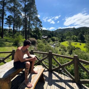 Virginia Da Cunha Instagram - ESTANCIA LA ERNESTINA 🧝🏻‍♀️💜🌳

Desde Córdoba les escribo, disfrutando en este lugar que me recuerda el diseño perfecto de este planeta. Mi hada interior es feliz en los bosques, las cascadas, los ríos.. entre caballos y pájaros de todos los colores. Vine a musicalizar un cumpleaños muy especial pero el regalo lo recibí. Me vuelvo llena de pura energía y paz. Gracias @jmmazurok 
Sin dudas volveré 🤍