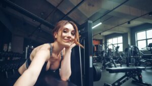 Viviana Santos Instagram - Fotitos de gym 🙈 de mis 83 veces que retomé  en el año después de la moridimbre 😛
 Vamos @clubbodytech 💪🔥

#gimnasio #workout