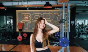 Viviana Santos Instagram - Fotitos de gym 🙈 de mis 83 veces que retomé  en el año después de la moridimbre 😛
 Vamos @clubbodytech 💪🔥

#gimnasio #workout