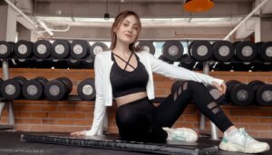 Viviana Santos Instagram - Fotitos de gym 🙈 de mis 83 veces que retomé  en el año después de la moridimbre 😛
 Vamos @clubbodytech 💪🔥

#gimnasio #workout