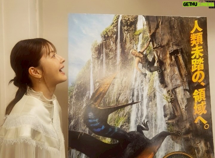 Wakana Matsumoto - 43.5K Likes - .

.

.

映画 ジュラシック・ワールド ／復活の大地 がまもなく公開です！
私はゾーラ・ベネット役の日本語吹き替えを担当させていただきました！

公開に先立ち、イベントも行われました！　　

ついに日本の夏にもジュラシック・ワールドが帰ってきましたよ🦕

みなさま、どうぞ最"恐"の夏を復活の大地でお過ごしください！！！

.

8月8日(金) road show🦖⚡️ｶﾞｫｯ