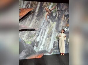 Wakana Matsumoto Instagram - .
.
.
映画 ジュラシック・ワールド /復活の大地 がまもなく公開です!
私はゾーラ・ベネット役の日本語吹き替えを担当させていただきました!
公開に先立ち、イベントも行われました!
ついに日本の夏にもジュラシック・ワールドが帰ってきましたよ🦕
みなさま、どうぞ最"恐"の夏を復活の大地でお過ごしください!!!
.
8月8日(金) road show🦖⚡️ガォッ