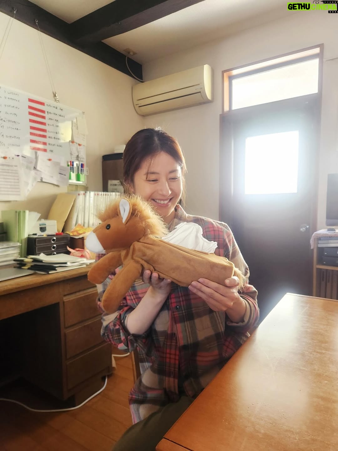 Wakana Matsumoto - 201.2K Likes - .

ついに終わってしまいました…。
ただいま抜け殻となっています

本当にさみしいなぁ

お馬さん可愛かったなぁ

想いが熱かったなぁ

たくさんの学びがあったなぁ

全部が楽しかったなぁ

ずっと夢だった日曜劇場。
妻夫木さんをはじめ、キャスト、スタッフ全員の熱量があれば、限界と感じることも通過点と思える力強い現場でした。
みなさまに心からの感謝と尊敬の気持ちを込めて。
初めての日劇が「ザ・ロイヤルファミリー」で本当に幸せでした。

この作品はこれからもずっと愛され続けていくんだなと、最終回をみて改めて思いました。

最後までご視聴いただいたみなさん、本当にありがとうございました！

🏇　　🏇 🏇 🏇🏇　🏇✨✨