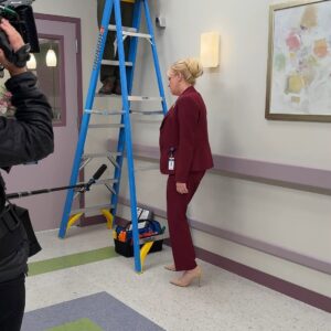Wendi McLendon-Covey Instagram - Monday on St. Denis Medical: Joyce tries to flirt. It's gross. Enjoy. #noscrubs