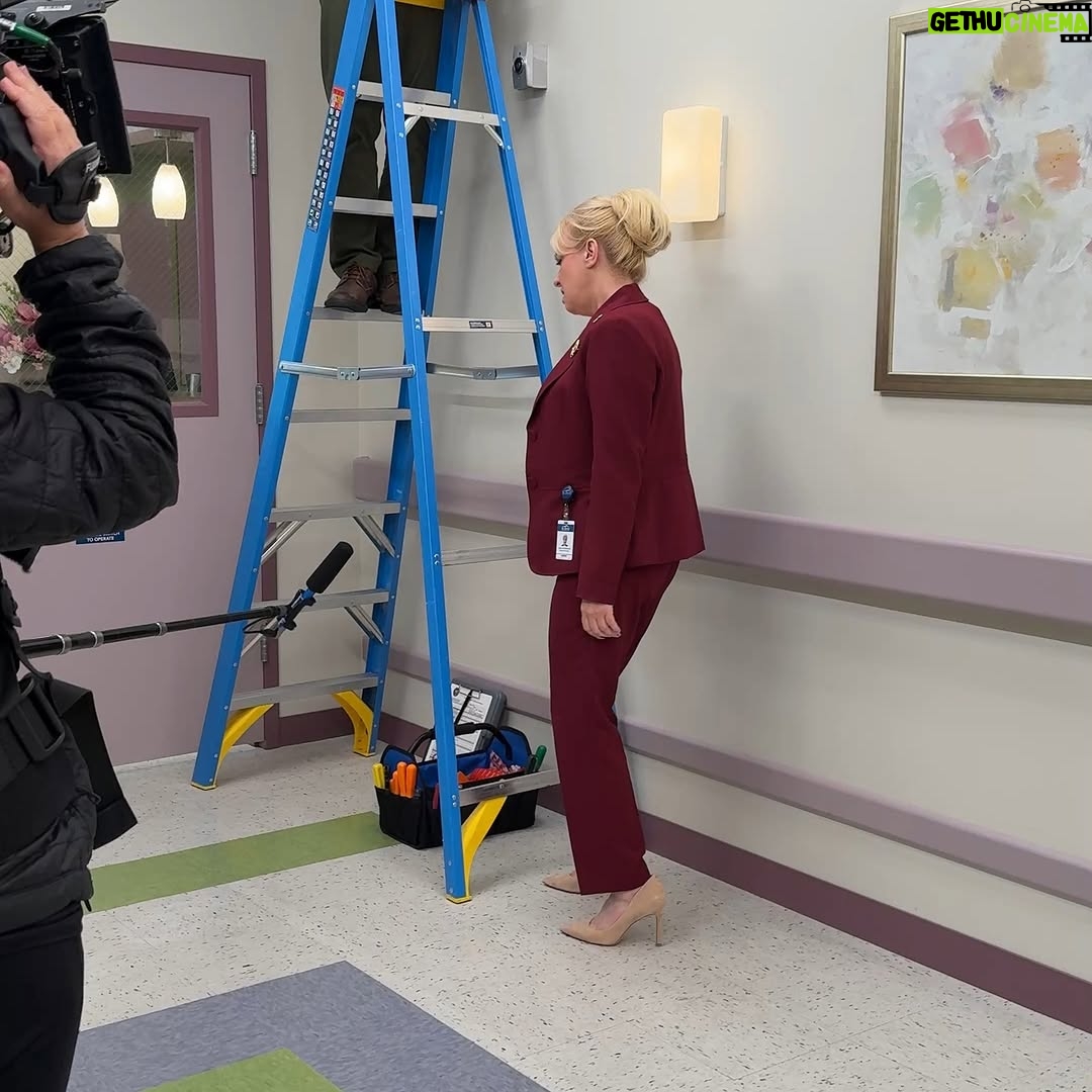 Wendi McLendon-Covey - 7.4K Likes - Monday on St. Denis Medical: Joyce tries to flirt. It's gross. Enjoy. #noscrubs