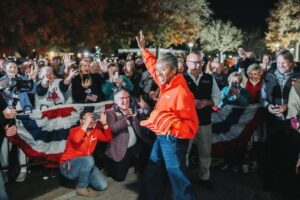 Winsome Earle-Sears Instagram - 📍 Hanover - Stop 18

Hanover, it was great meeting all of you! Thank you for your love and support!

Get out to vote tomorrow! This election is about common sense over nonsense. We will win if we show up and vote!

We will win this for all of Virginia! 🇺🇸