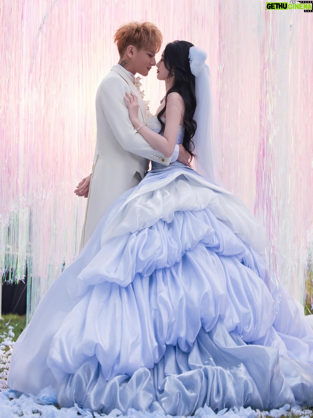 Xu Yiyang - 849.1K Likes - 梦中的婚礼💍
We’re married ❤️