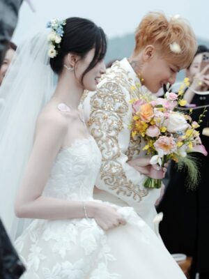Xu Yiyang Instagram - 梦中的婚礼💍
We’re married ❤️