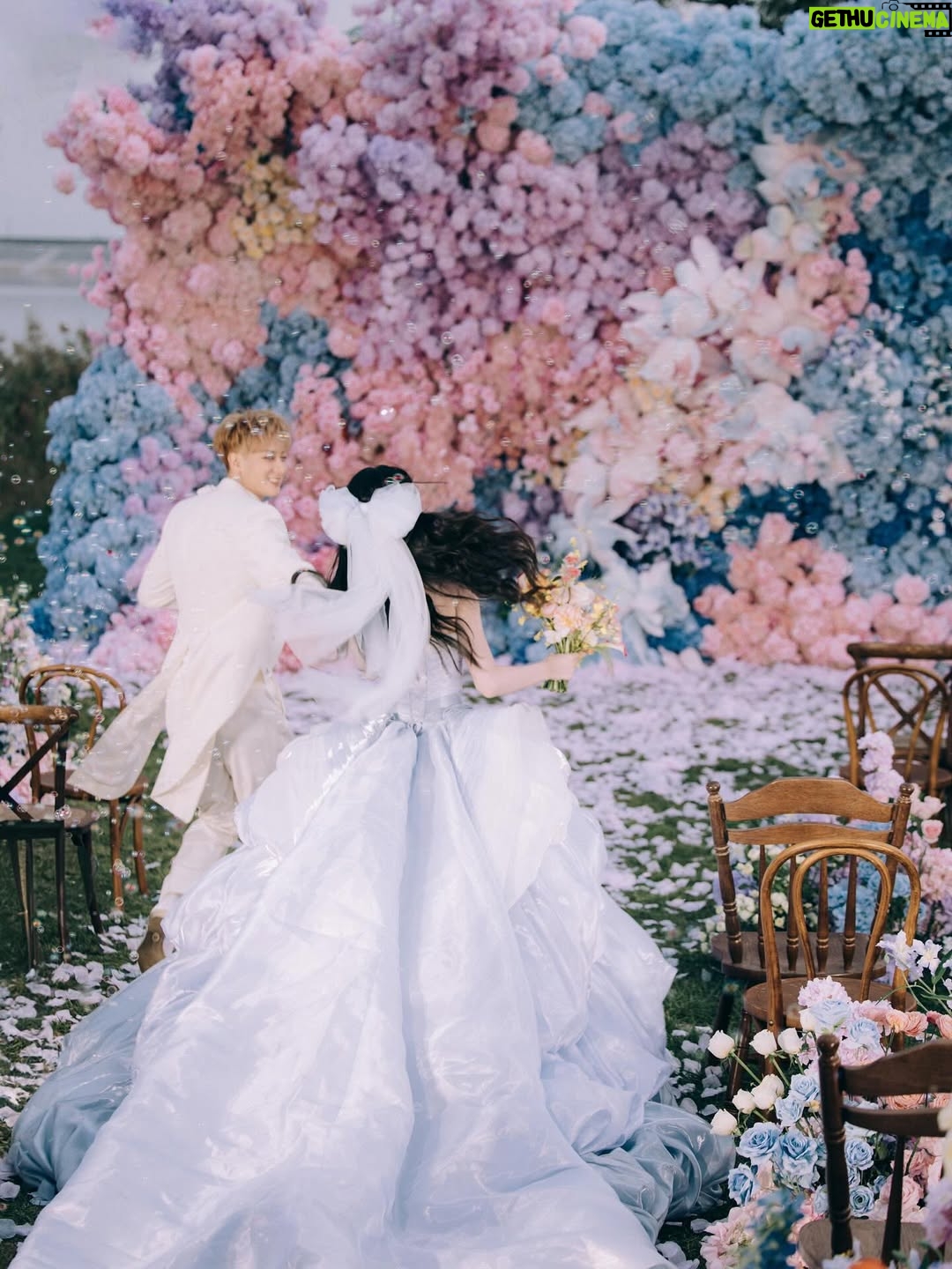 Xu Yiyang - 849.1K Likes - 梦中的婚礼💍
We’re married ❤️