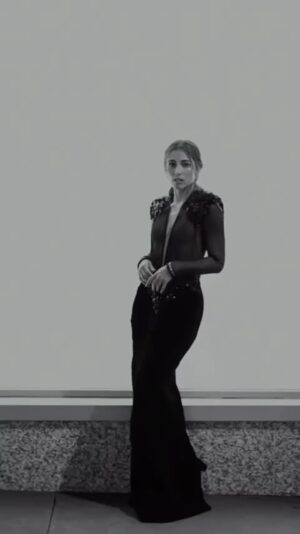 Yare Santana Instagram - Going with @yare_santana_ a los international Emmy Awards🖤✨

Video: @kevvcorona 
Edición: @alejandrocesac